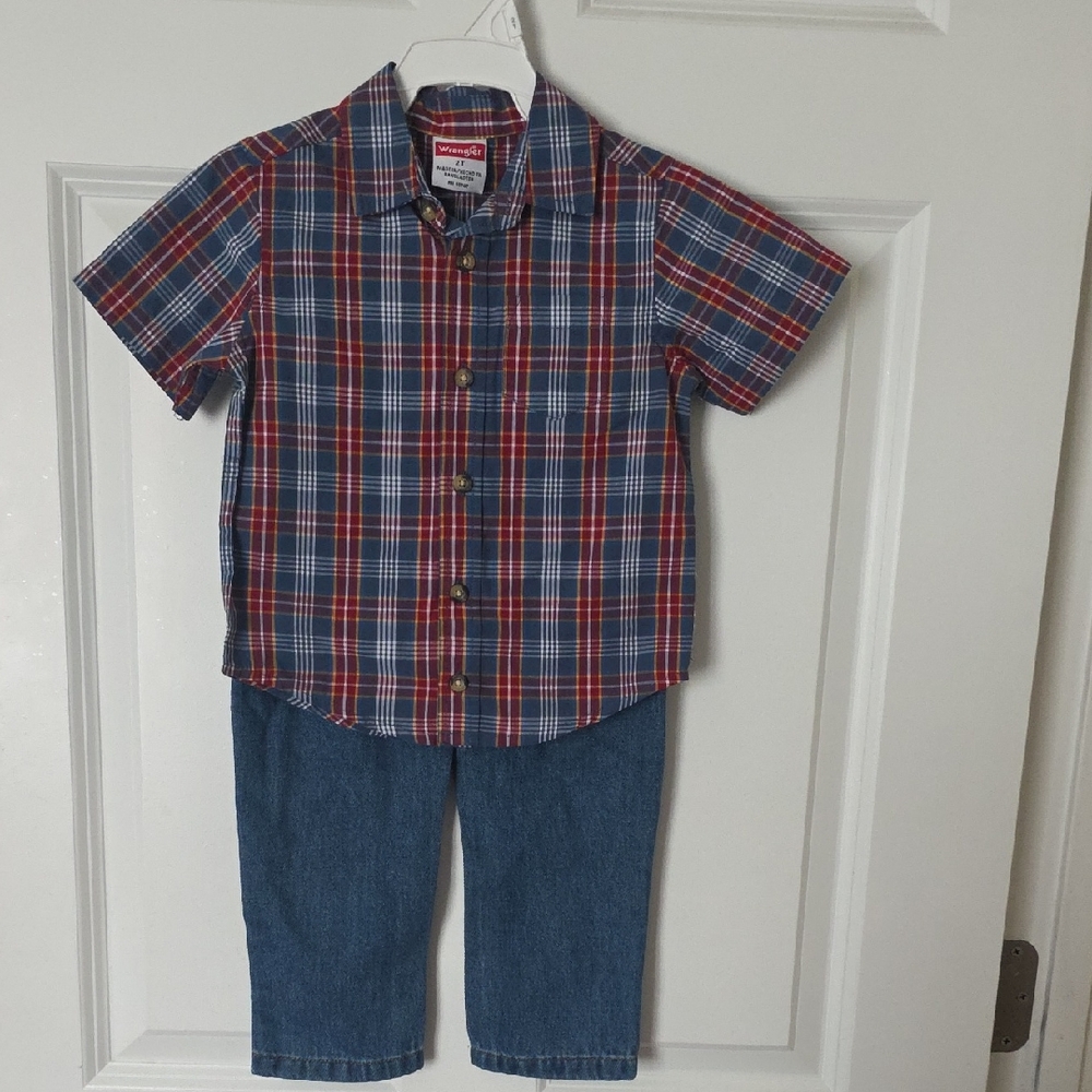 Wrangler Red and Blue Plaid Button Down Shirt